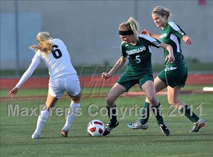 Thumbnail 2 in Coronado vs. La Jolla (CIF SoCal D2 Regional Final) photogallery.