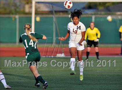 Thumbnail 3 in Coronado vs. La Jolla (CIF SoCal D2 Regional Final) photogallery.