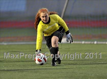 Thumbnail 2 in Coronado vs. La Jolla (CIF SoCal D2 Regional Final) photogallery.