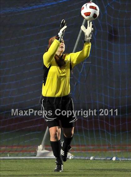 Thumbnail 3 in Coronado vs. La Jolla (CIF SoCal D2 Regional Final) photogallery.