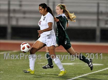 Thumbnail 3 in Coronado vs. La Jolla (CIF SoCal D2 Regional Final) photogallery.