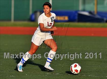 Thumbnail 2 in Coronado vs. La Jolla (CIF SoCal D2 Regional Final) photogallery.