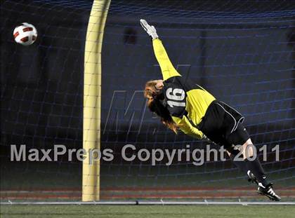 Thumbnail 3 in Coronado vs. La Jolla (CIF SoCal D2 Regional Final) photogallery.