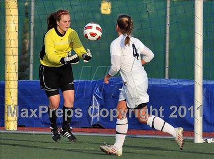 Thumbnail 2 in Coronado vs. La Jolla (CIF SoCal D2 Regional Final) photogallery.