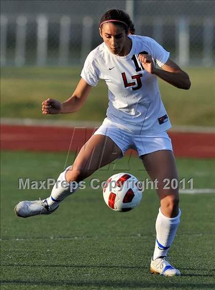 Thumbnail 2 in Coronado vs. La Jolla (CIF SoCal D2 Regional Final) photogallery.