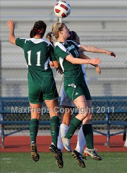 Thumbnail 3 in Coronado vs. La Jolla (CIF SoCal D2 Regional Final) photogallery.