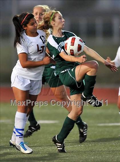 Thumbnail 3 in Coronado vs. La Jolla (CIF SoCal D2 Regional Final) photogallery.