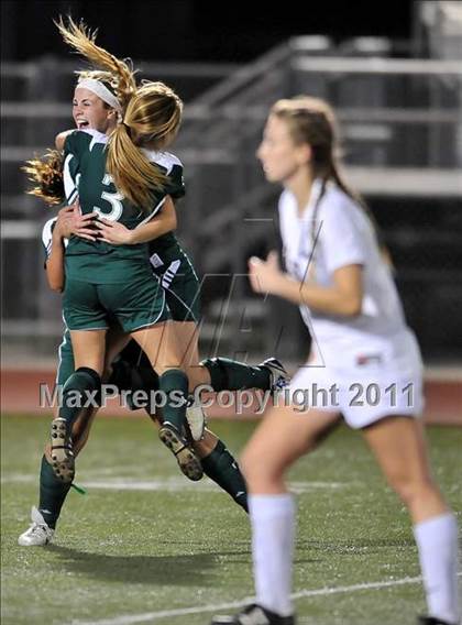 Thumbnail 2 in Coronado vs. La Jolla (CIF SoCal D2 Regional Final) photogallery.