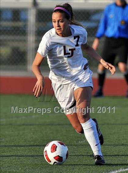 Thumbnail 2 in Coronado vs. La Jolla (CIF SoCal D2 Regional Final) photogallery.