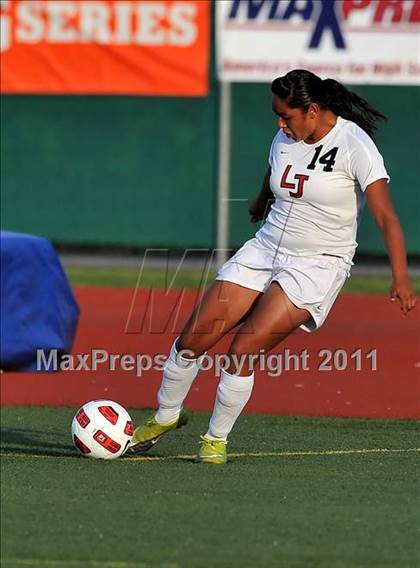 Thumbnail 3 in Coronado vs. La Jolla (CIF SoCal D2 Regional Final) photogallery.