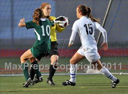 Thumbnail 2 in Coronado vs. La Jolla (CIF SoCal D2 Regional Final) photogallery.