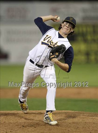 Thumbnail 3 in Victor vs. Lancaster (NYSPHSAA Class AA Regional) photogallery.