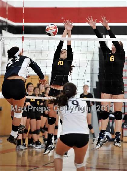 Thumbnail 1 in Chaminade @ Canyon (Molten Classic) photogallery.