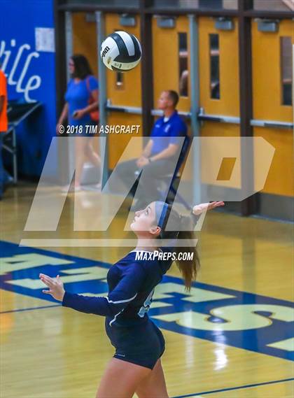 Thumbnail 2 in Franklin County vs Lawrenceburg photogallery.