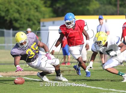 Thumbnail 2 in McGavock @ Hillsboro (Spring Scrimmage) photogallery.