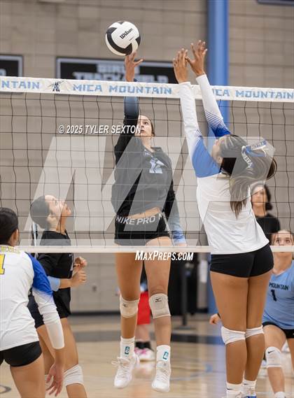 Thumbnail 2 in JV: Marana @ Mica Mountain photogallery.