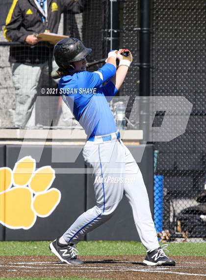 Thumbnail 2 in Tahanto Regional @ Hopedale (CMADA Division 4 Final) photogallery.