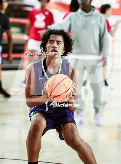 Thumbnail 3 in Redondo Union vs St. Anthony (Beverly Hills Tournament Semi-Final) photogallery.
