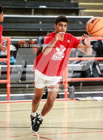 Thumbnail 2 in Redondo Union vs St. Anthony (Beverly Hills Tournament Semi-Final) photogallery.