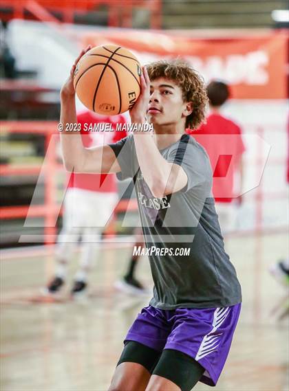 Thumbnail 2 in Redondo Union vs St. Anthony (Beverly Hills Tournament Semi-Final) photogallery.