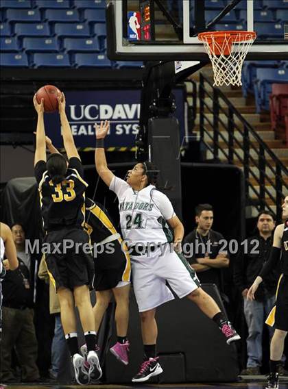 Thumbnail 3 in Miramonte vs. Bishop O'Dowd (CIF D3 NorCal Regional Final) photogallery.