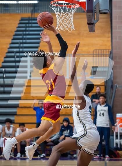 Thumbnail 1 in Hillcrest vs. Bonita Vista (BSN Sports Showcase) photogallery.
