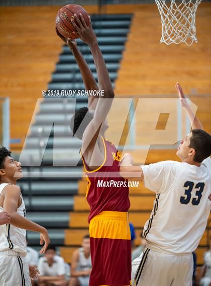 Thumbnail 2 in Hillcrest vs. Bonita Vista (BSN Sports Showcase) photogallery.