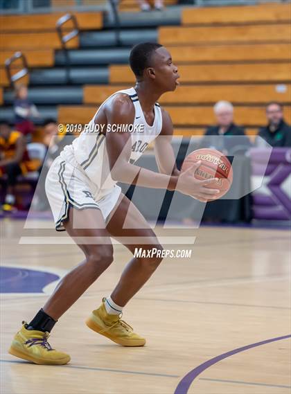 Thumbnail 1 in Hillcrest vs. Bonita Vista (BSN Sports Showcase) photogallery.
