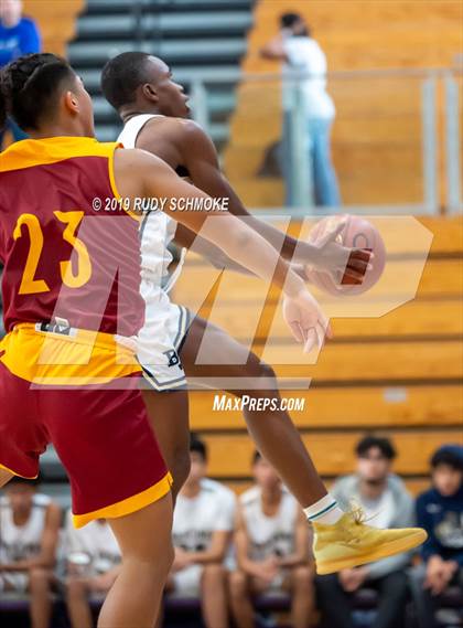 Thumbnail 2 in Hillcrest vs. Bonita Vista (BSN Sports Showcase) photogallery.