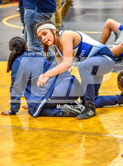 Thumbnail 2 in Shawnee Mission West Invitational photogallery.