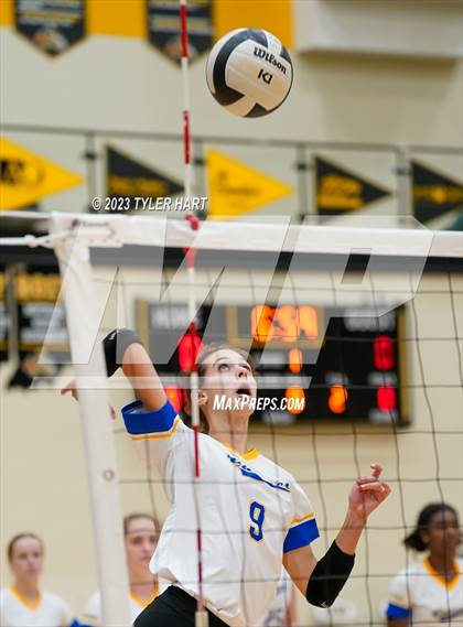 Thumbnail 1 in Carmel vs. Assumption photogallery.
