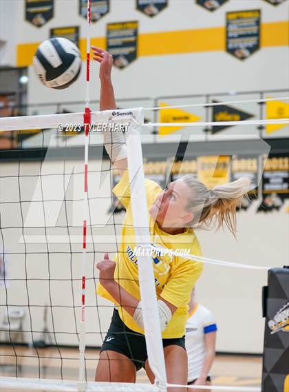 Thumbnail 1 in Carmel vs. Assumption photogallery.