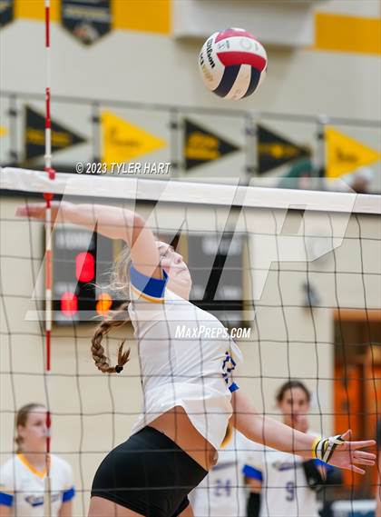 Thumbnail 2 in Carmel vs. Assumption photogallery.