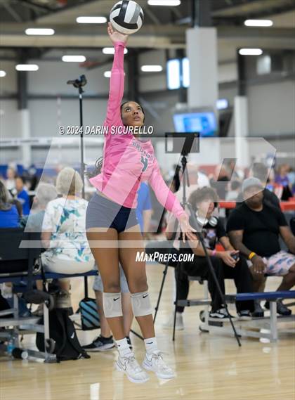 Thumbnail 3 in Vista Murrieta vs Sacred Heart Prep (Nike TOC Southwest) photogallery.