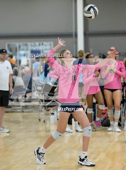 Thumbnail 2 in Vista Murrieta vs Sacred Heart Prep (Nike TOC Southwest) photogallery.