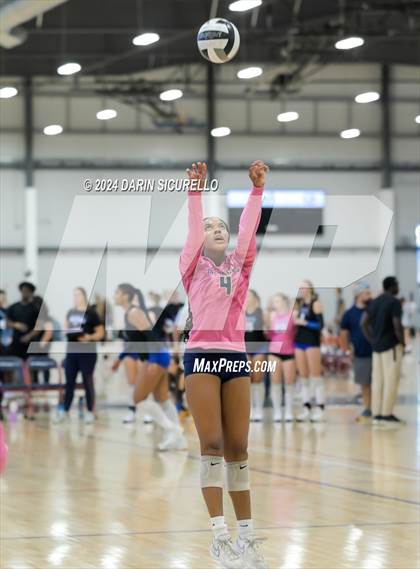 Thumbnail 3 in Vista Murrieta vs Sacred Heart Prep (Nike TOC Southwest) photogallery.