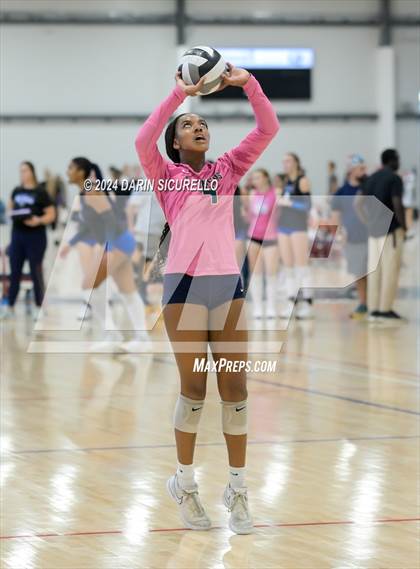 Thumbnail 2 in Vista Murrieta vs Sacred Heart Prep (Nike TOC Southwest) photogallery.