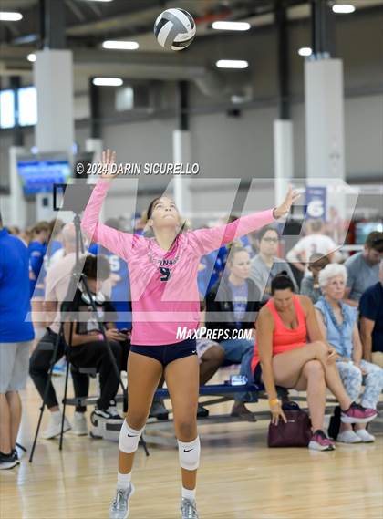 Thumbnail 2 in Vista Murrieta vs Sacred Heart Prep (Nike TOC Southwest) photogallery.