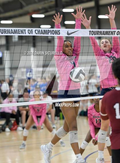 Thumbnail 2 in Vista Murrieta vs Sacred Heart Prep (Nike TOC Southwest) photogallery.