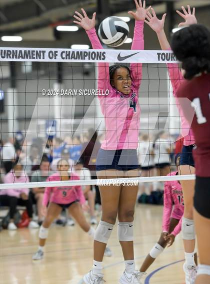 Thumbnail 3 in Vista Murrieta vs Sacred Heart Prep (Nike TOC Southwest) photogallery.