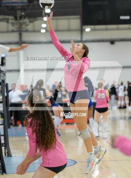 Thumbnail 2 in Vista Murrieta vs Sacred Heart Prep (Nike TOC Southwest) photogallery.