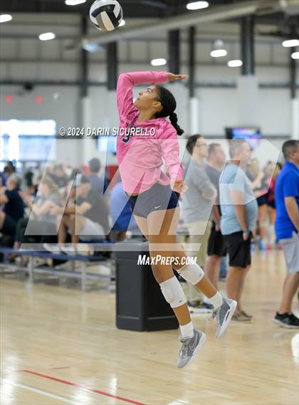 Thumbnail 1 in Vista Murrieta vs Sacred Heart Prep (Nike TOC Southwest) photogallery.