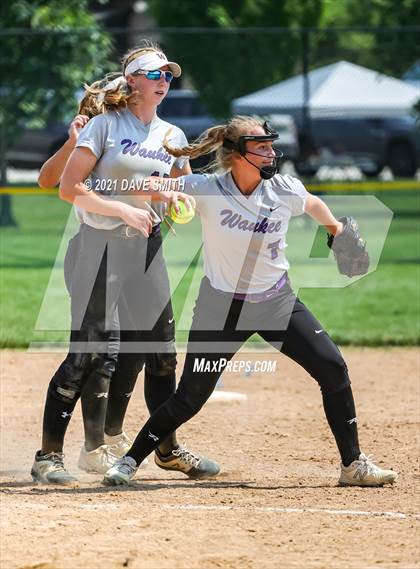 Thumbnail 3 in North Scott vs Waukee (Rick Doran Classic) photogallery.