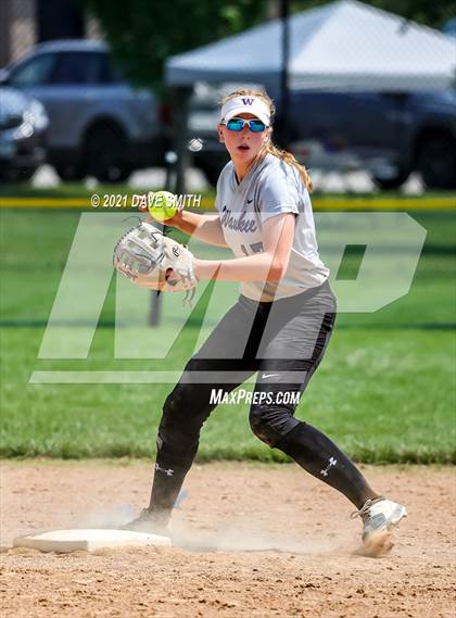 Thumbnail 1 in North Scott vs Waukee (Rick Doran Classic) photogallery.
