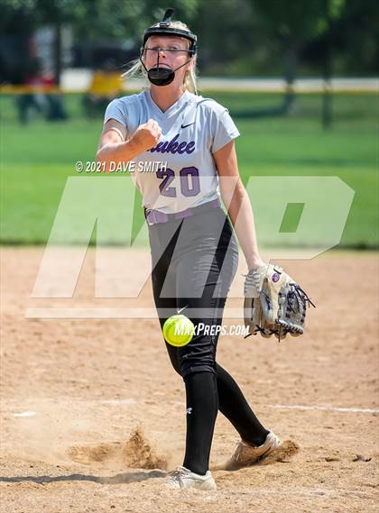 Thumbnail 3 in North Scott vs Waukee (Rick Doran Classic) photogallery.