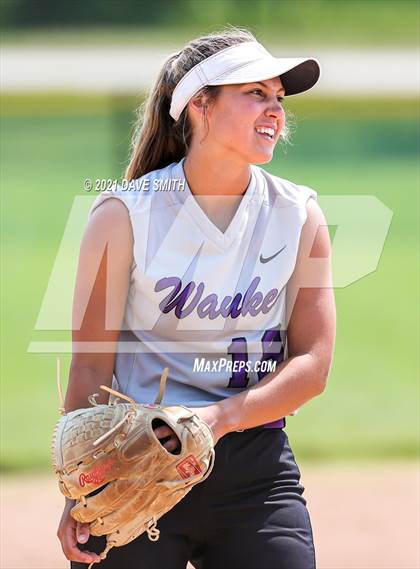 Thumbnail 3 in North Scott vs Waukee (Rick Doran Classic) photogallery.