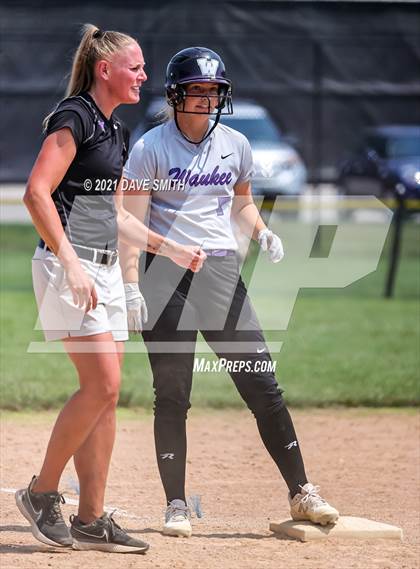 Thumbnail 3 in North Scott vs Waukee (Rick Doran Classic) photogallery.