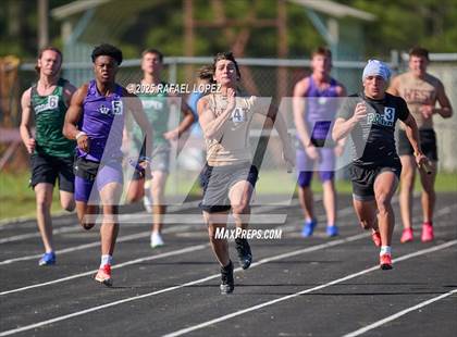 Thumbnail 3 in Dog Pound Invitational (4x100M) photogallery.