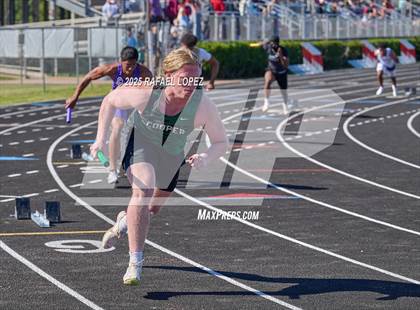 Thumbnail 3 in Dog Pound Invitational (4x100M) photogallery.