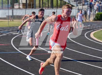 Thumbnail 2 in Dog Pound Invitational (4x100M) photogallery.
